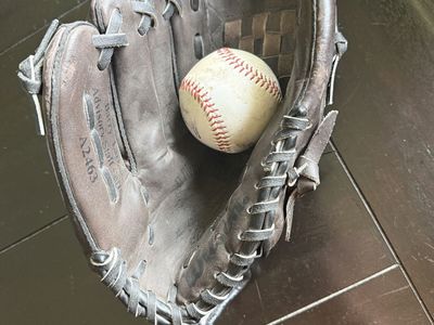 Wilson Barry Larkin 11” Baseball Glove Lefty