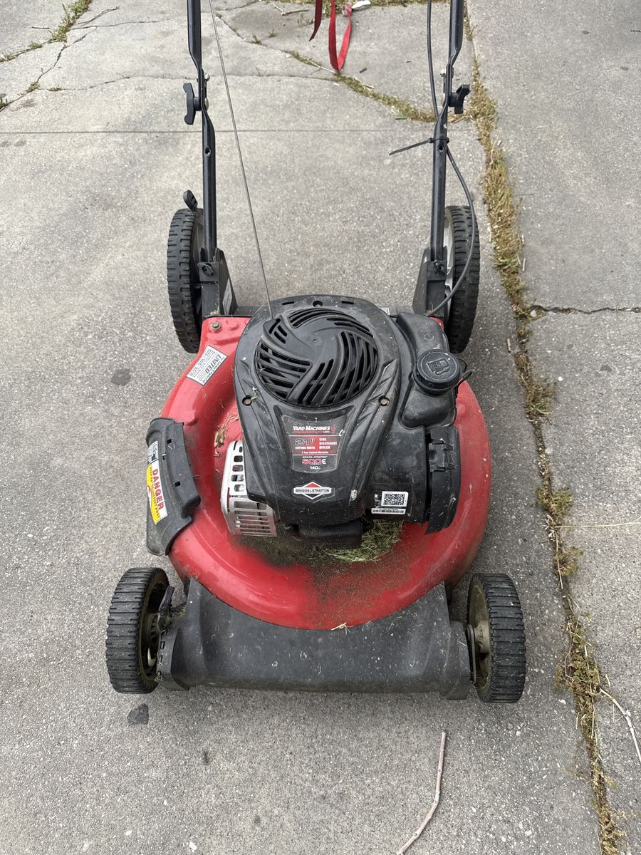 YARD MACHINES by MTD 21" Briggs & Stratton 140cc 500E Side Discharge Mulch Push Mower