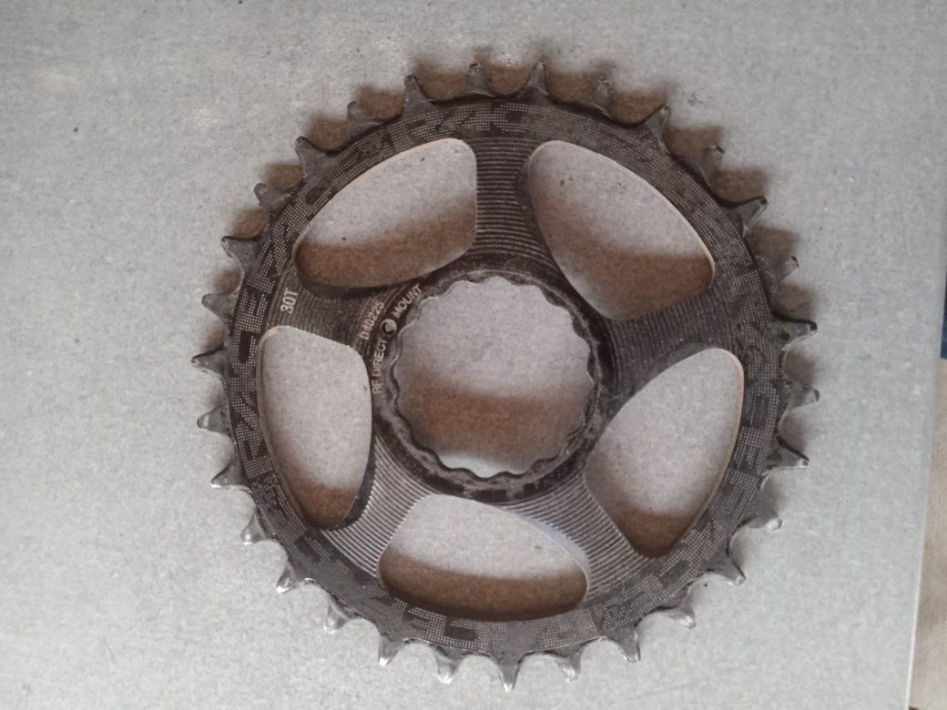 RaceFace cinch 30t chainring. aluminum 1x12