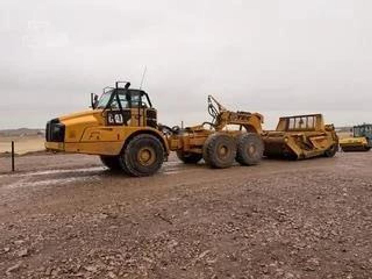 Caterpillar 740B, articulated dump truck with KTec Scraper