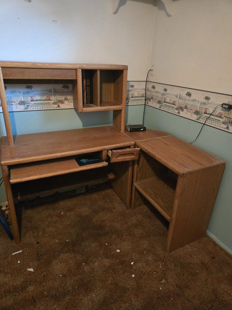 Oak Wood L-Shaped Computer Desk with Hutch and Storage Shelves