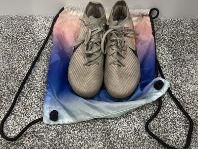Nike Mercurial Soccer Cleats Size 9 with Matching Drawstring Bag
