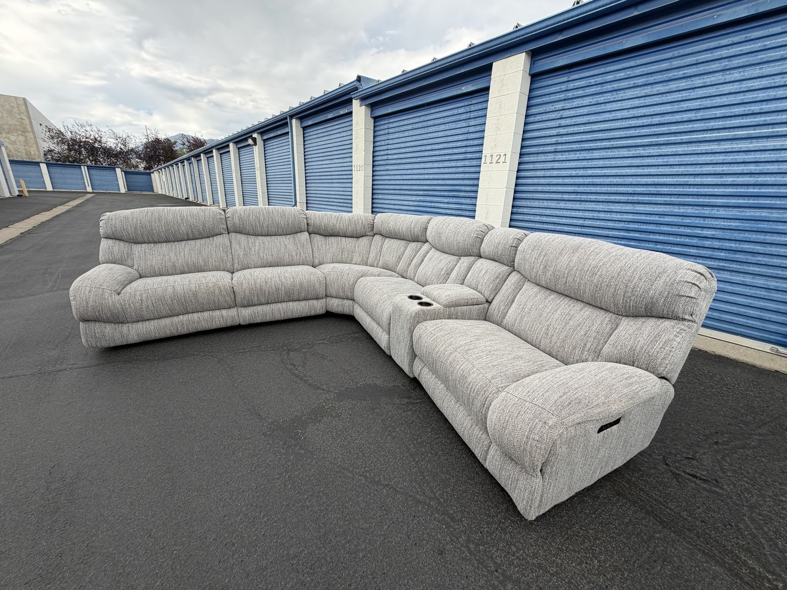 Electric recliner sectional - Free delivery!