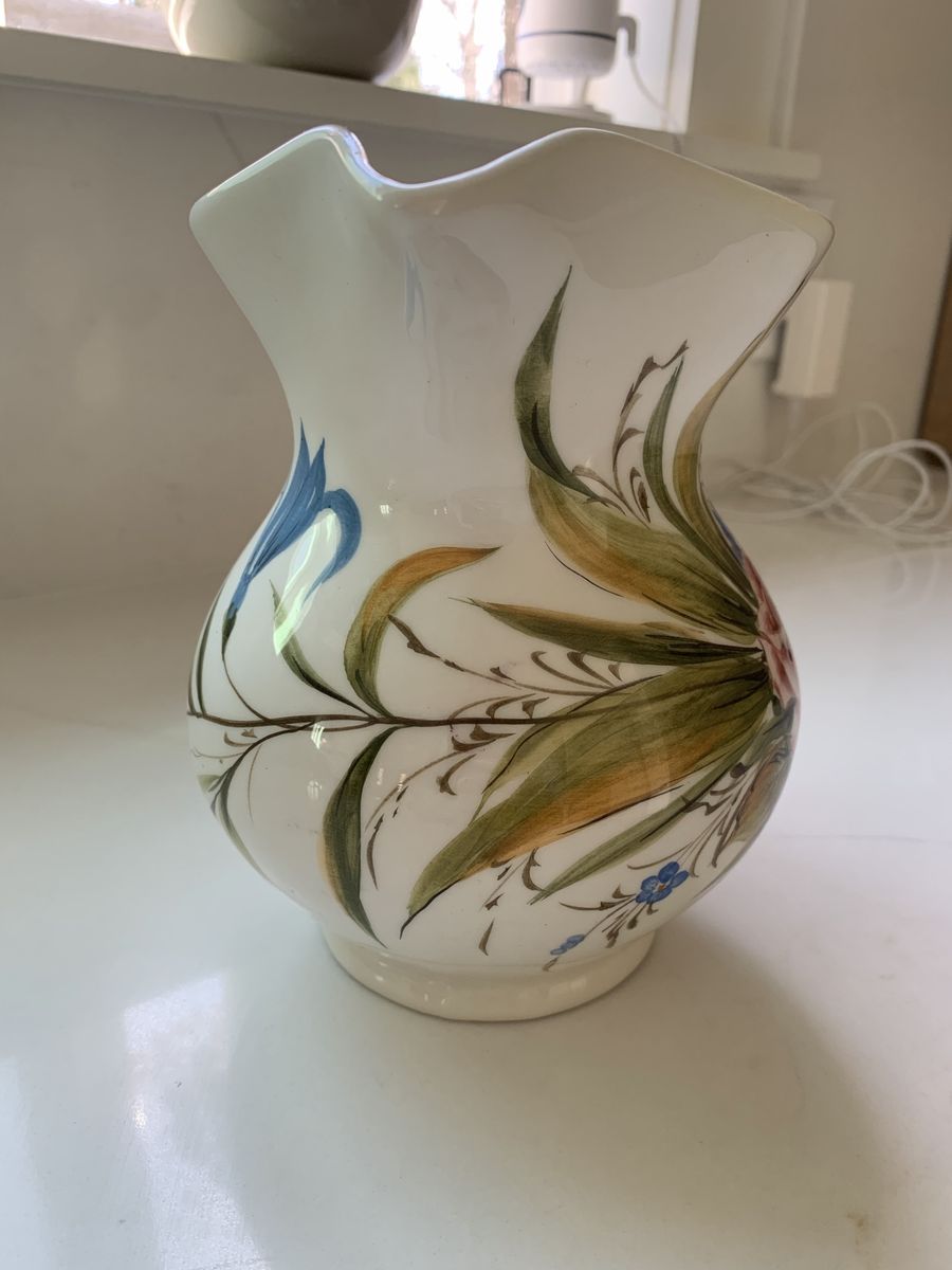 Main image 6
