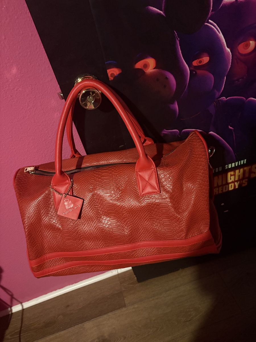 WEEKENDER DUFFLE BAG IN RED