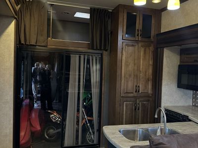 2015 Keystone Raptor 412TS Luxury Fifth-Wheel Toy Hauler – Triple Axle – Auto Leveling – Solar