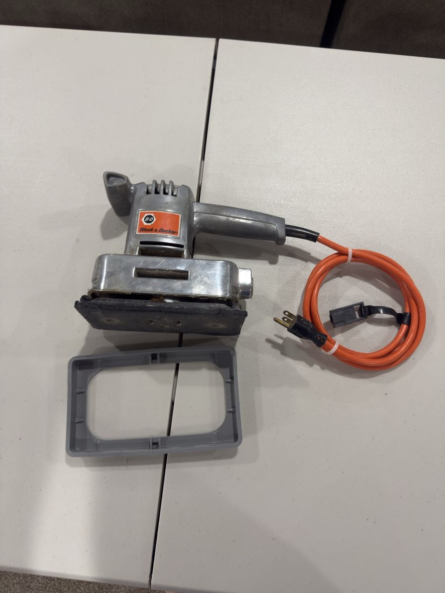 Black And Decker 1/4 Square Sander