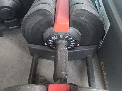 Adjustable dumbbells