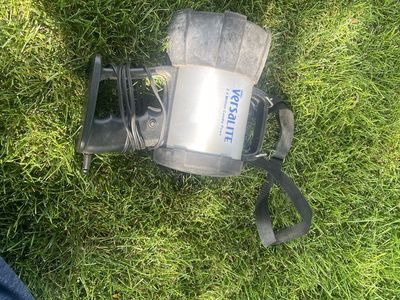 heavy-duty, handheld 12V DC spotlight