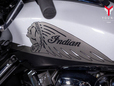 2025 Indian Motorcycle® Challenger® Limited 112 w/PowerBand Audio Ghost White Metallic with Black M