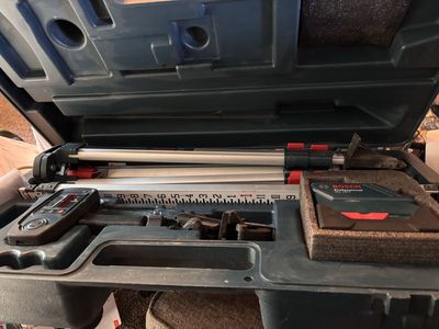 Like new Bosch gll150e professional laser in case