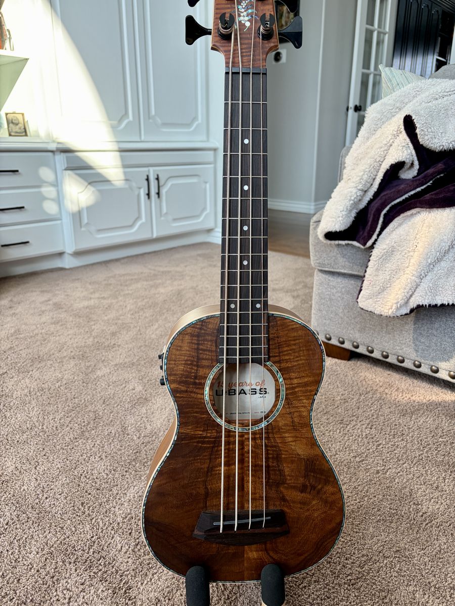 Kala U-BASS Koa 15TH FS solid fancy grade koa wood with case and humidifier