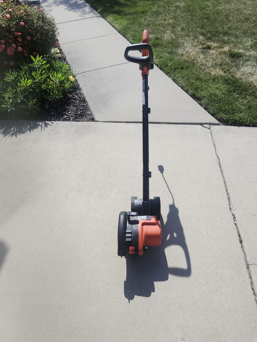 Black and Decker corded lawn edger