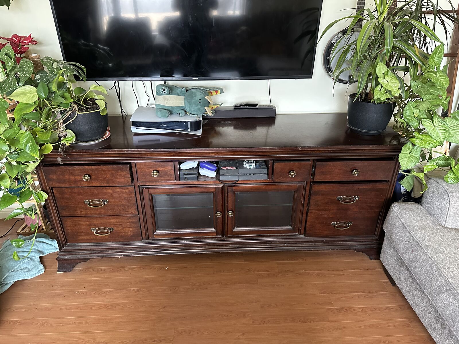 Entertainment center