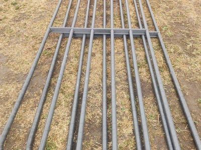 2 16ft behlen country cattle/horse pasture gates