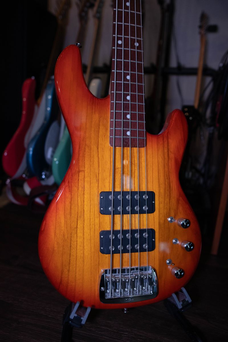 G&L L2500 Tribute
