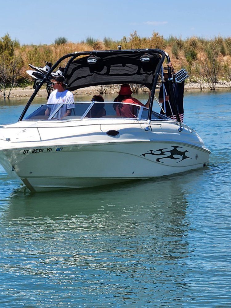 1999 Rinker 24ft Boat
