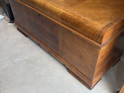 Vintage Lane Cedar Chest Blanket Box with Interior Tray