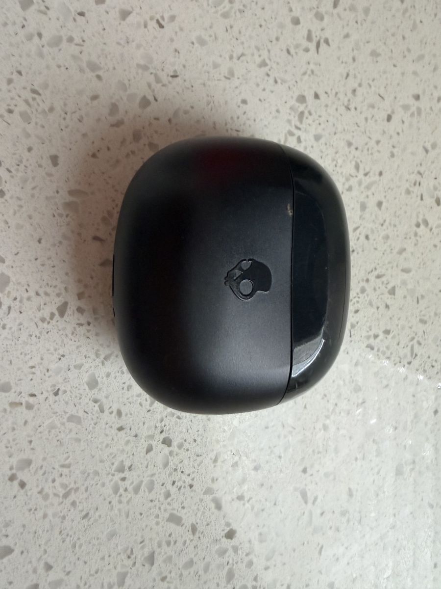 Skullcandy EarPods with charging case
