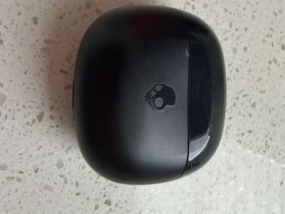 Skullcandy EarPods with charging case