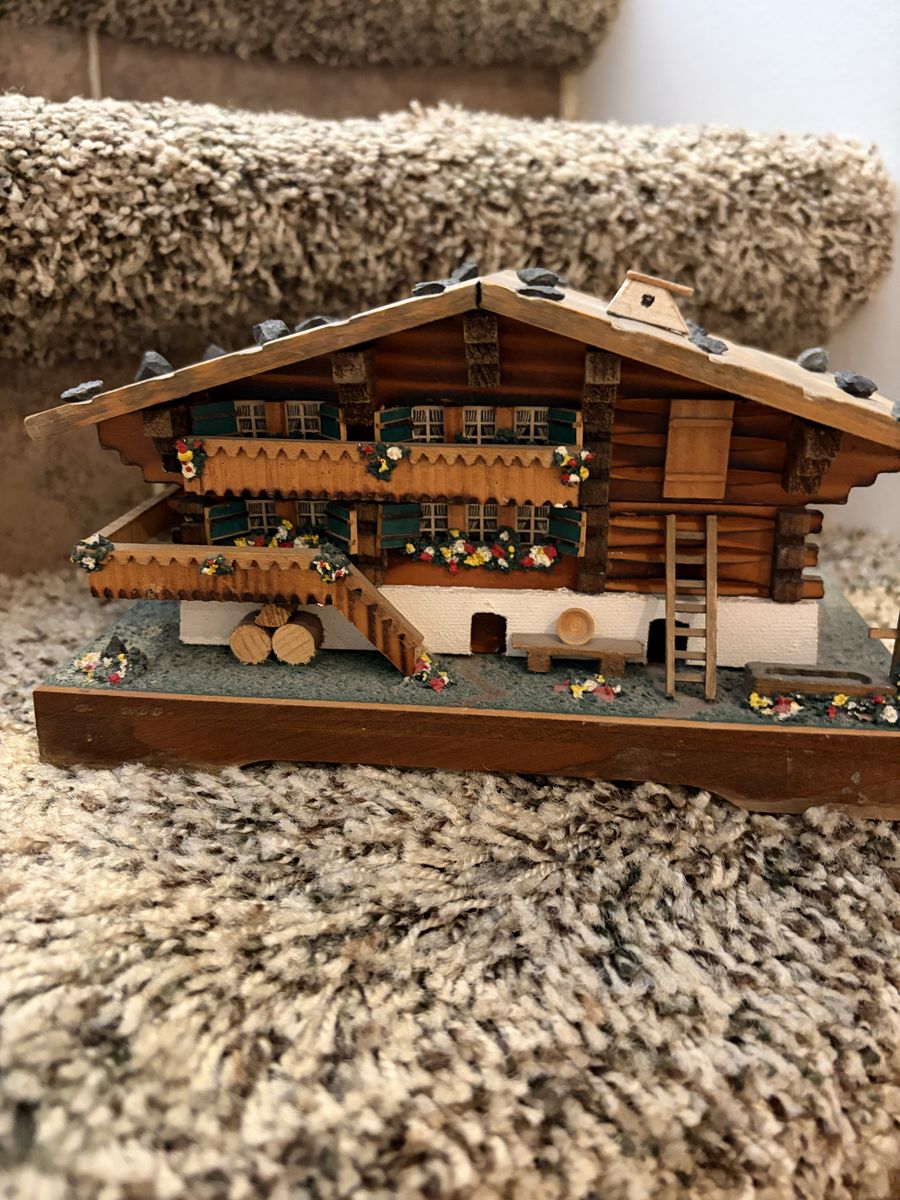 Vintage music box - works!