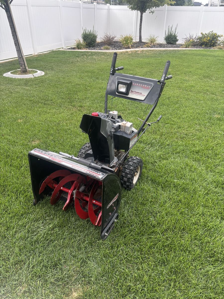 Garden Way Troy-Bilt 10 HP 26-Inch Self-Propelled Gas Snow Blower