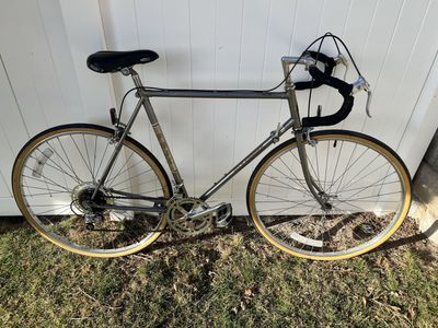56cm Vintage Fuji Road Bike