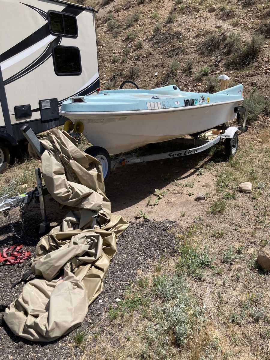 1959 Cutter fiberglass boat with trailer