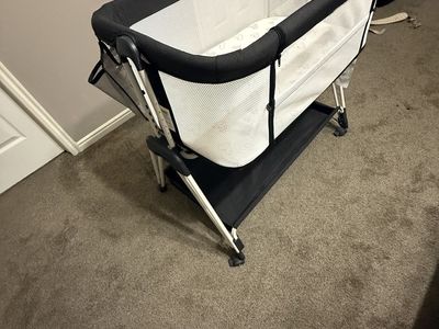 Portable baby bassinet and playard