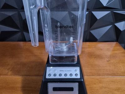 BlendTec ES3 Varible Speed Total Blender Classic Black / Smoothie Classic. Tested. Excellent Conditions!