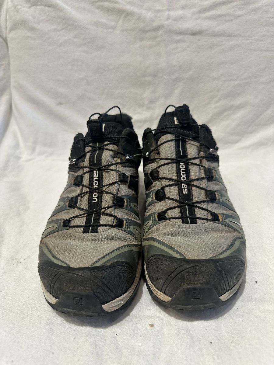Salomon women’s size 7 sage green Gore-Tex textile, hiking shoes