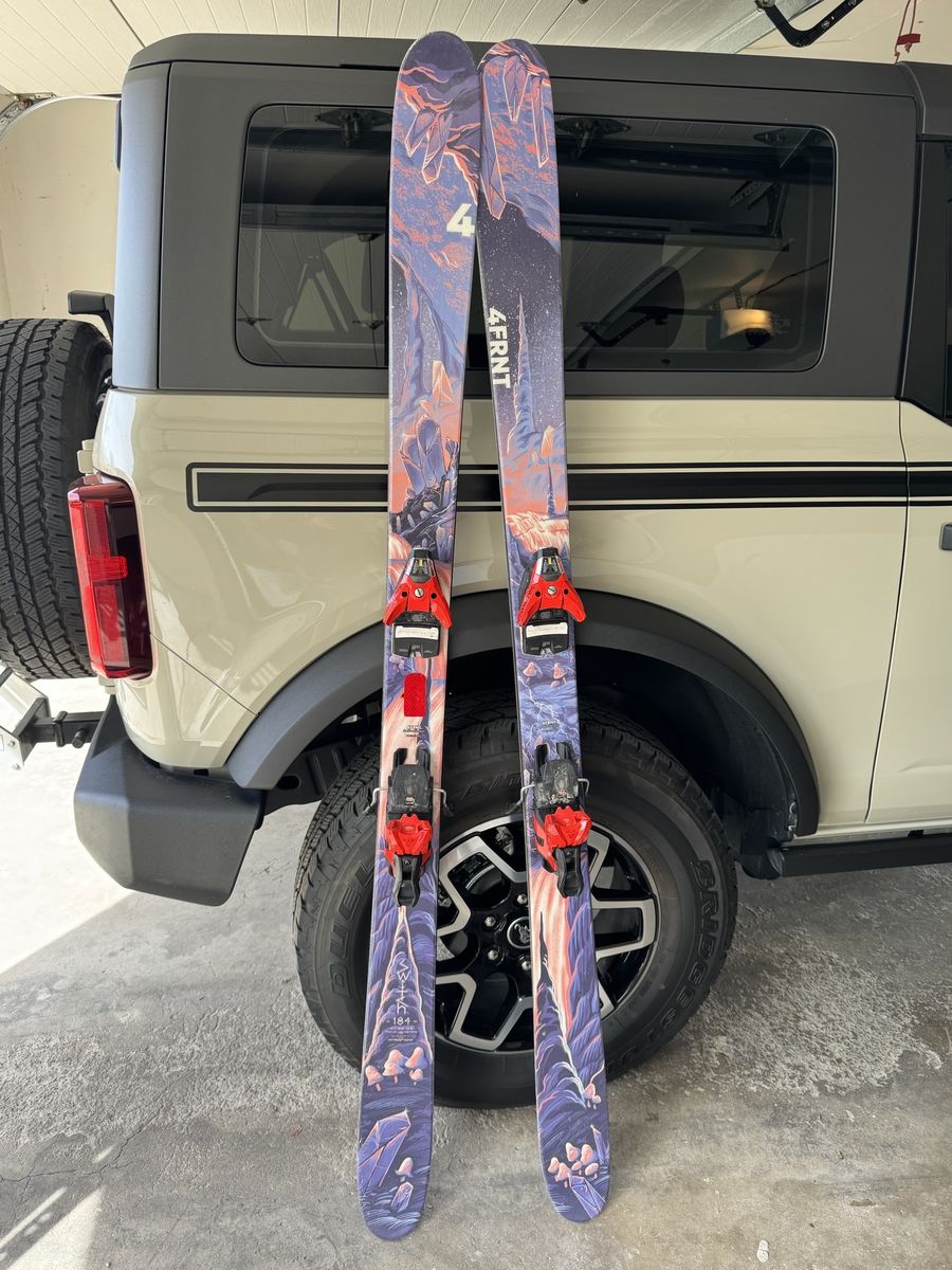 23/24  4FRNT SWITCH 184 w/ Salomon STH 16 Bindings