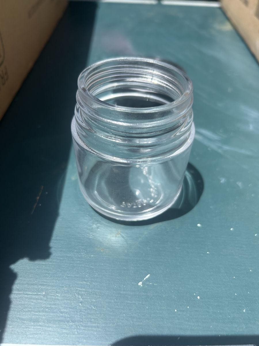200 3 oz. Glass jars. New.