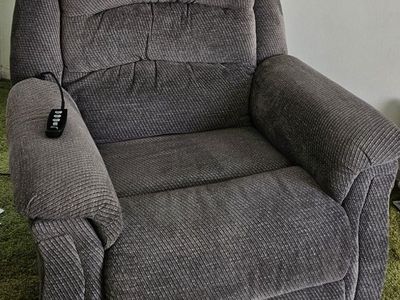 Southern Motion Power Lay-Flat Lift Recliner with Power Headrest
