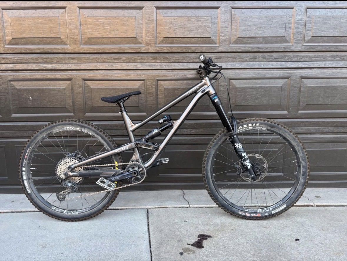 Commencal clash essential dark slate