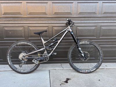 Commencal clash essential dark slate