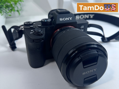 Sony Alpha a7 III Mirrorless Camera with FE 28-70 mm F3.5-5.6 OSS Lens