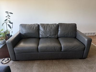 Member’s Mark Genuine Leather Sofa – Gray