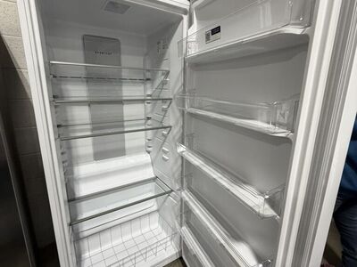 HURRY! BRAND NEW FRIGIDAIRE 20 CF FULL FRIDGE!