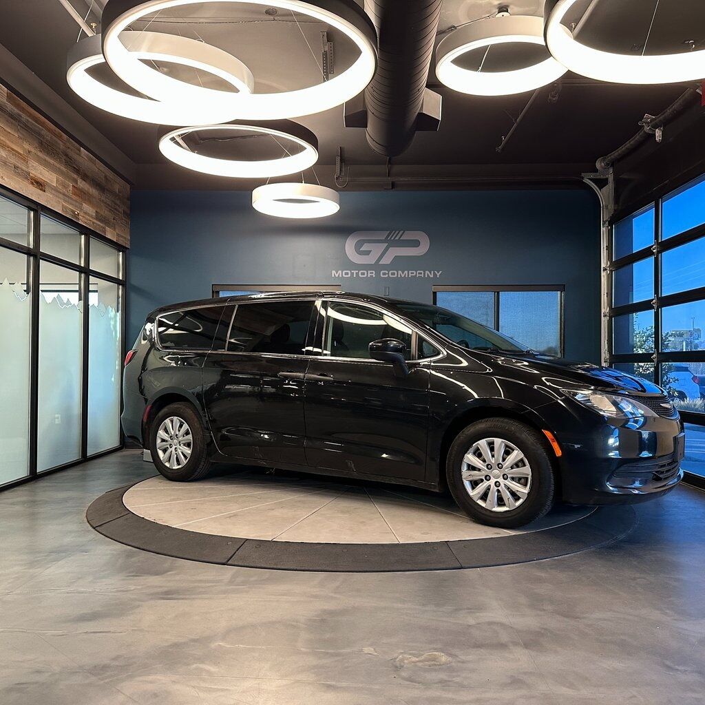 2020 CHRYSLER VOYAGER L