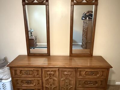 Bedroom Set / Dresser / nightstand / chest