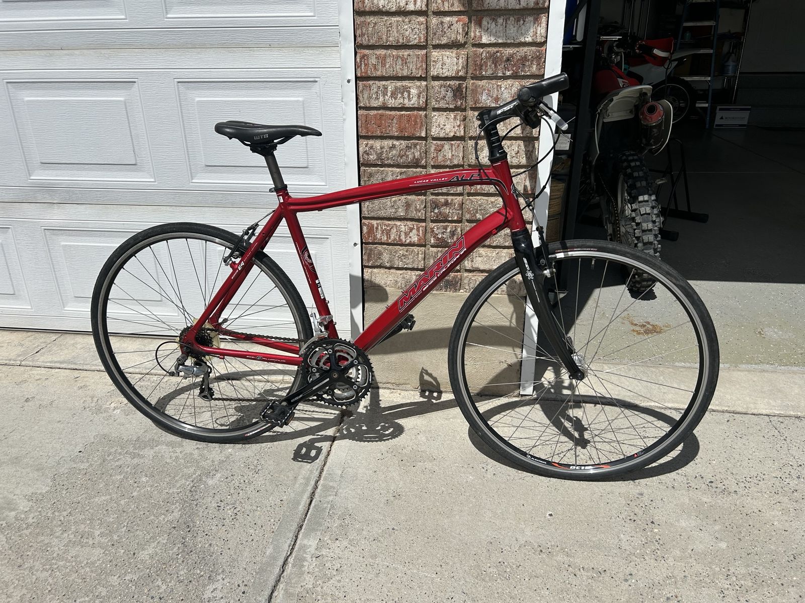 Marin Lucas Valley ALP Red Hybrid Bike with Carbon Fiber Fork 20.5 XL