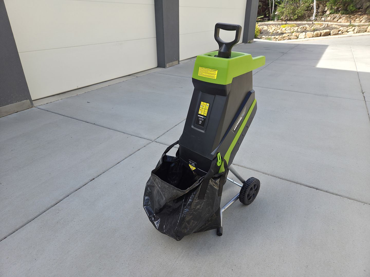 Earthwise, 15-Amp Electric Corded Wood Chipper/Shredder with Collection Bag, like new