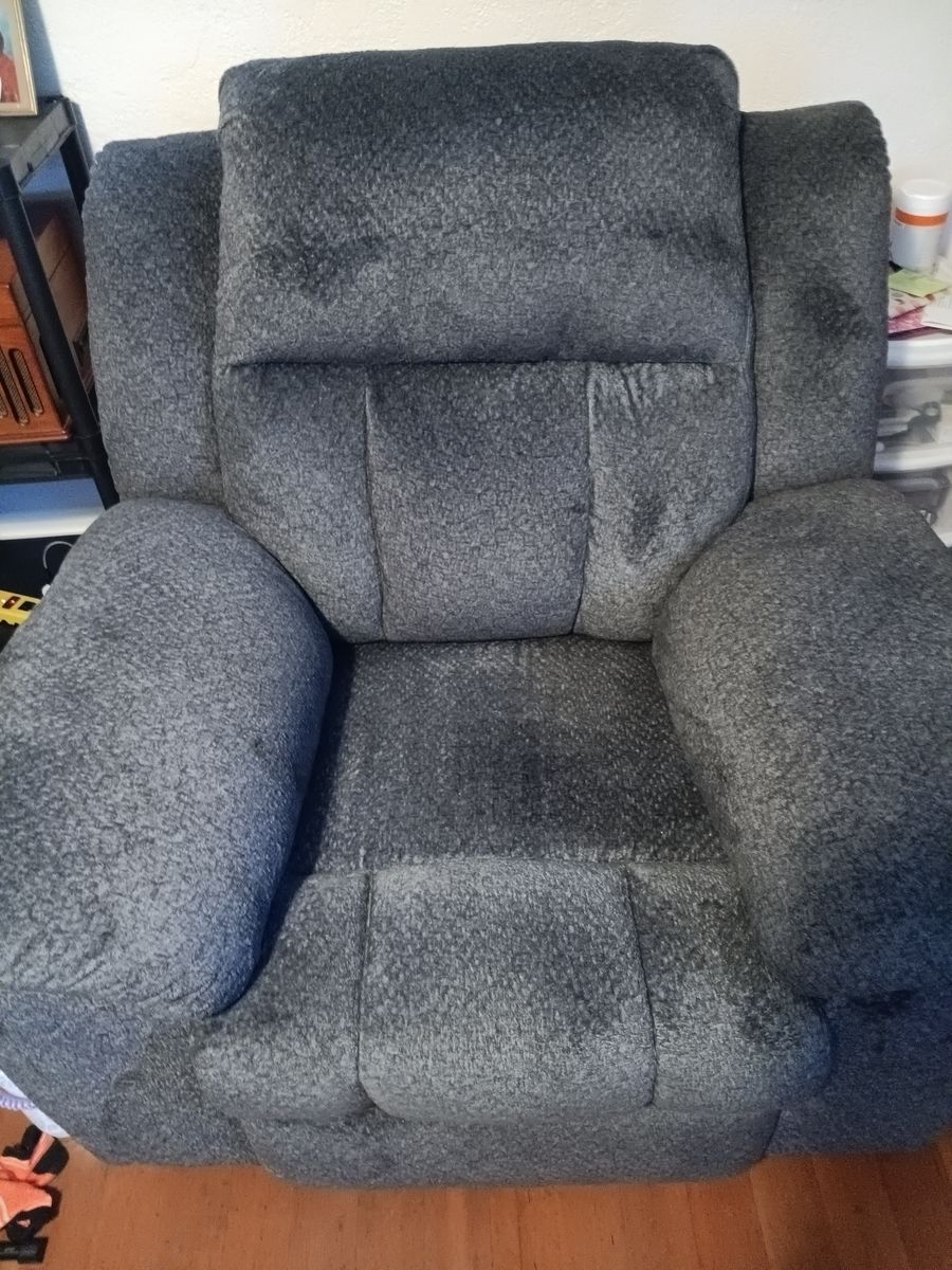 2 lazyboy recliners