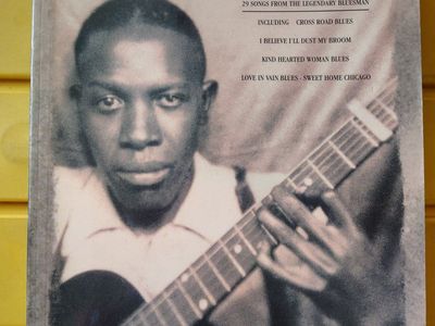 Robert Johnson: The New Transcriptions Guitar Tab Songbook Hal Leonard