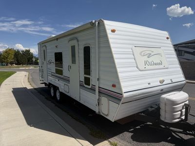 Forest River Wildwood Travel Trailer, 2003 Model, White, Good Condition with Awning slide and double door