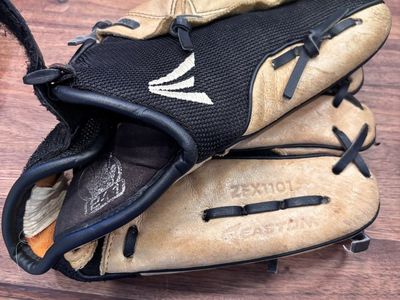 Kids baseball glove my son used it about age 8-9 years old