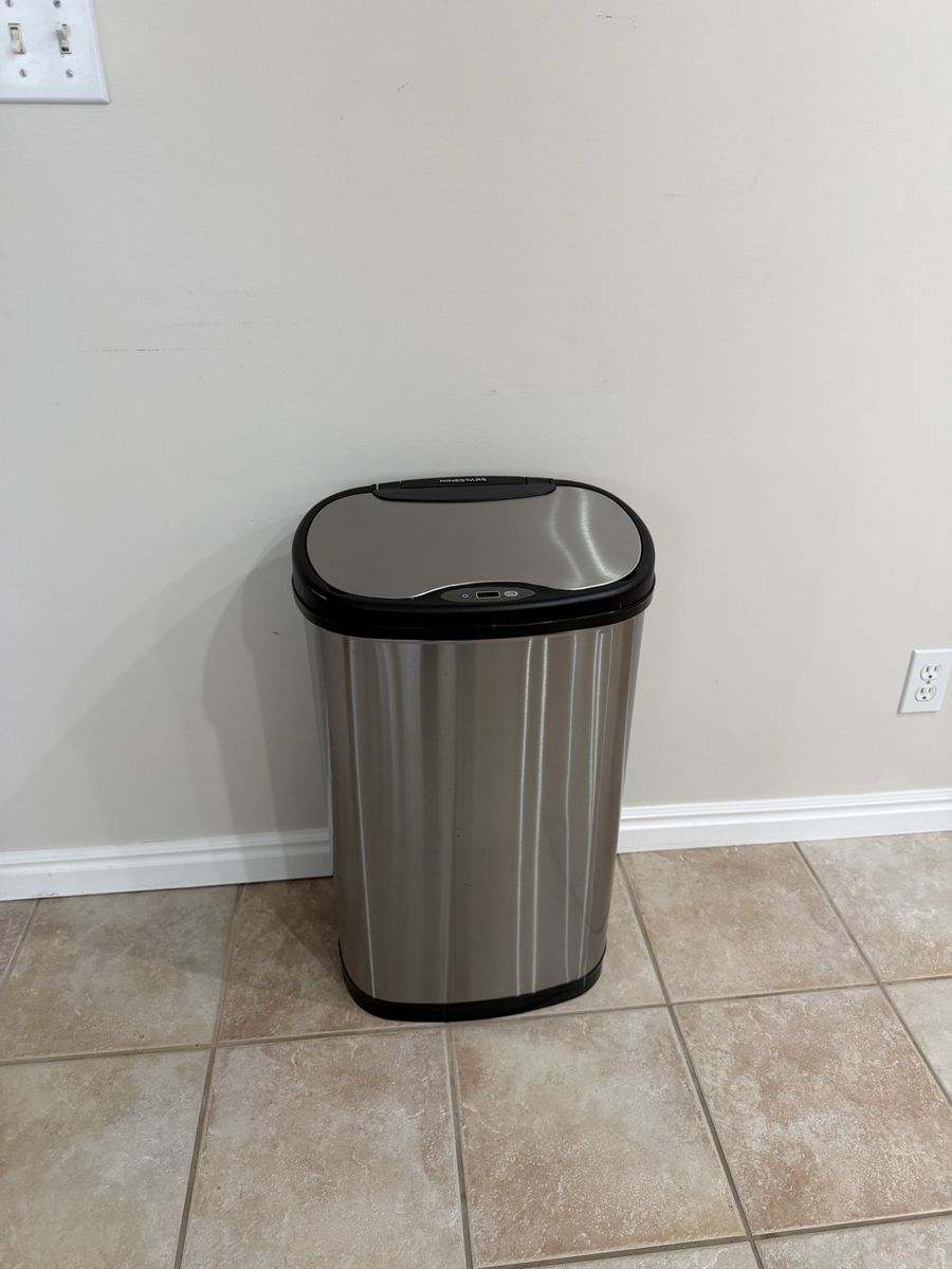 Stainless Steele Kitchen Trash Can