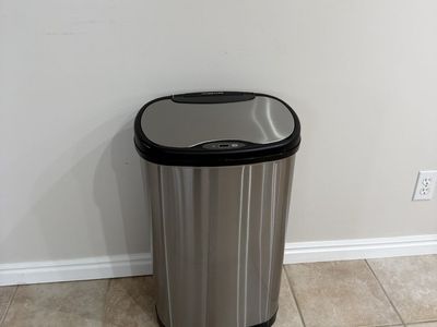 Stainless Steele Kitchen Trash Can