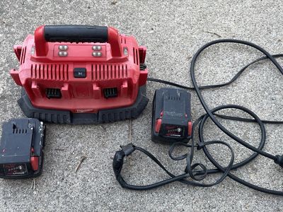 Milwaukee M18 18 V 6-Port Sequential And Batteries